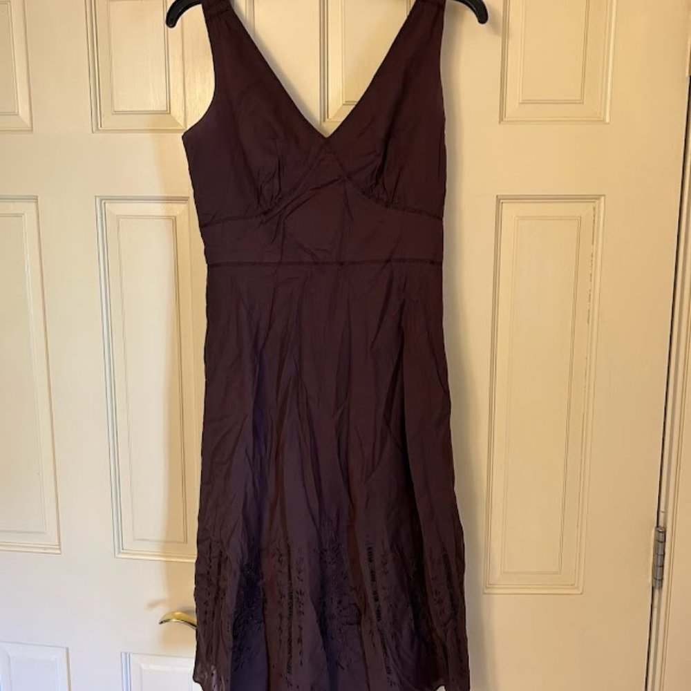 Ann Taylor Sleeveless V-Neck Embroidered Dress, Size 4